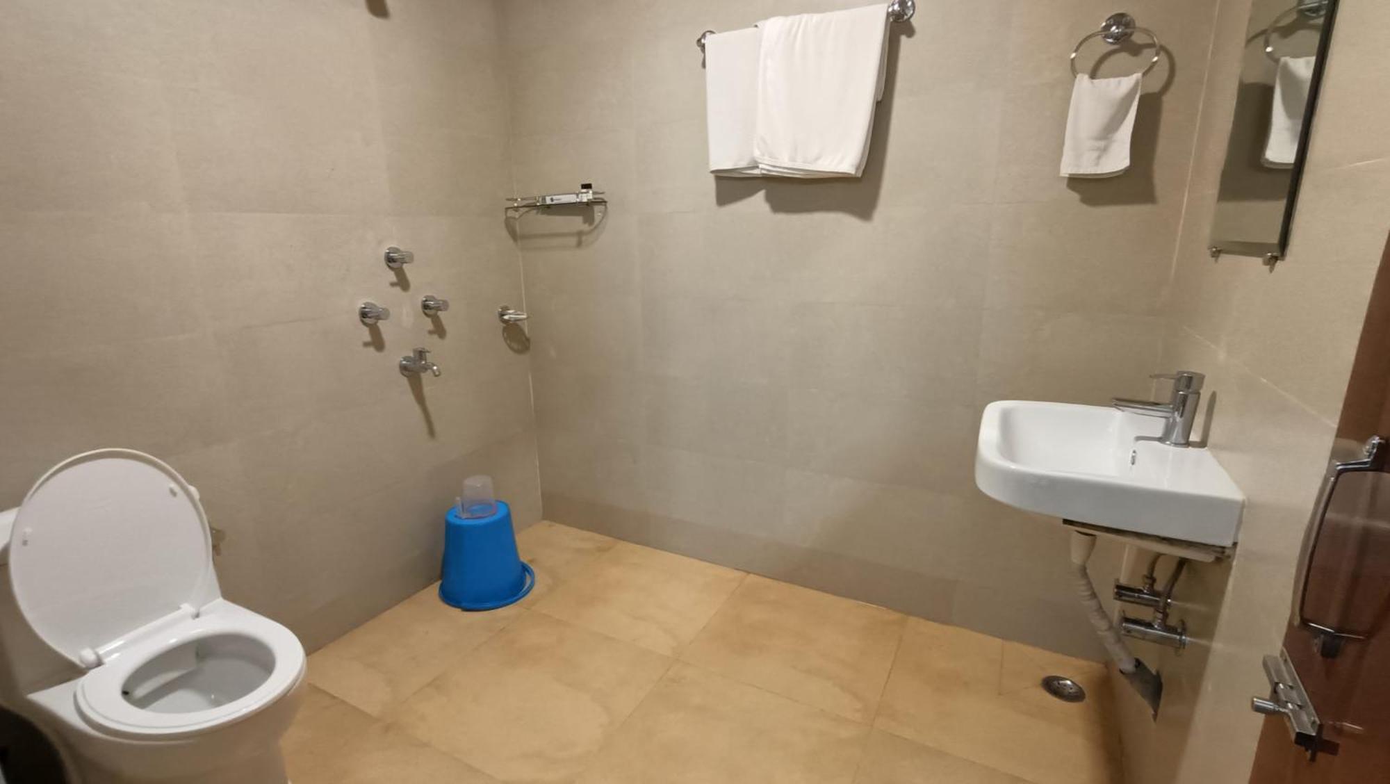 Saluja Hotel Siliguri