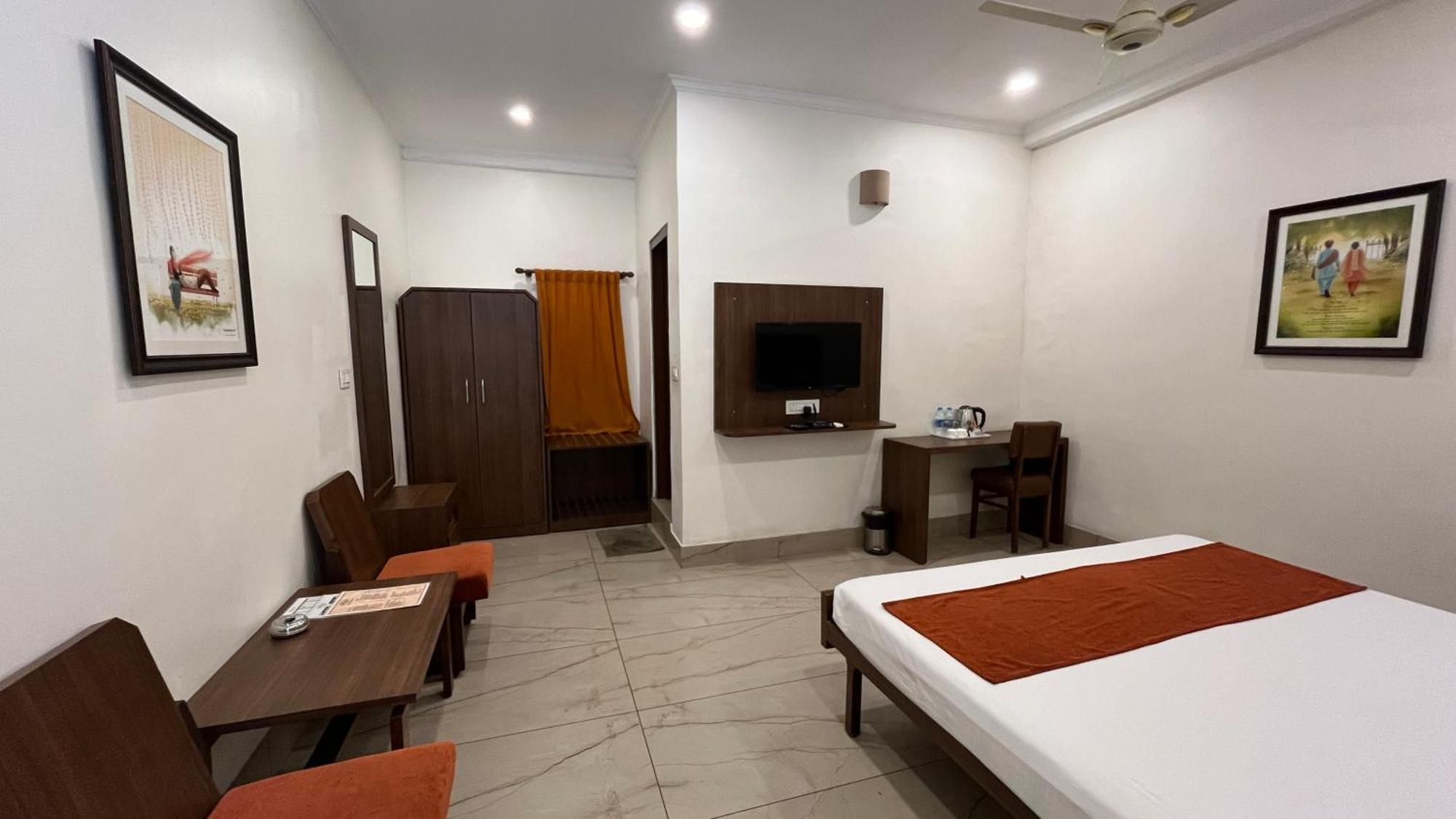 Hotel Saluja